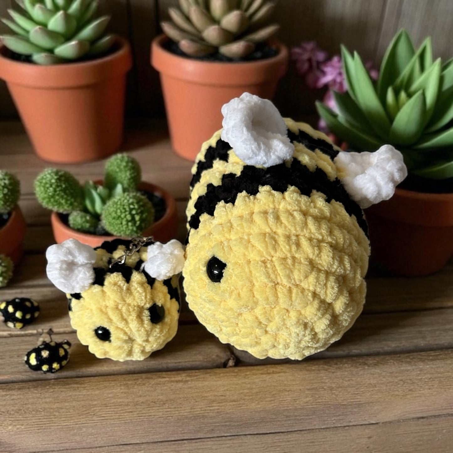 Crochet bee